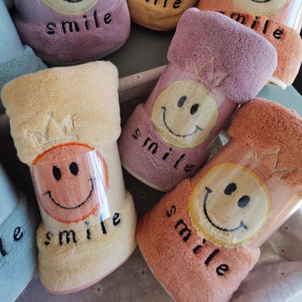 Smiley Face Embroidered Towel, High-Quality Coral Fleece Hand Towel and Bath Towel for Home Use, Absorbent and Lint-Free, Softer Than Pure Cotton, Suitable for Couples Smiley Face Embroidered Towel, High-Quality Coral Fleece Hand Towel and Bath Towel for Home Use, Absorbent and Lint-Free, Softer Than Pure Cotton, Suitable for Couples