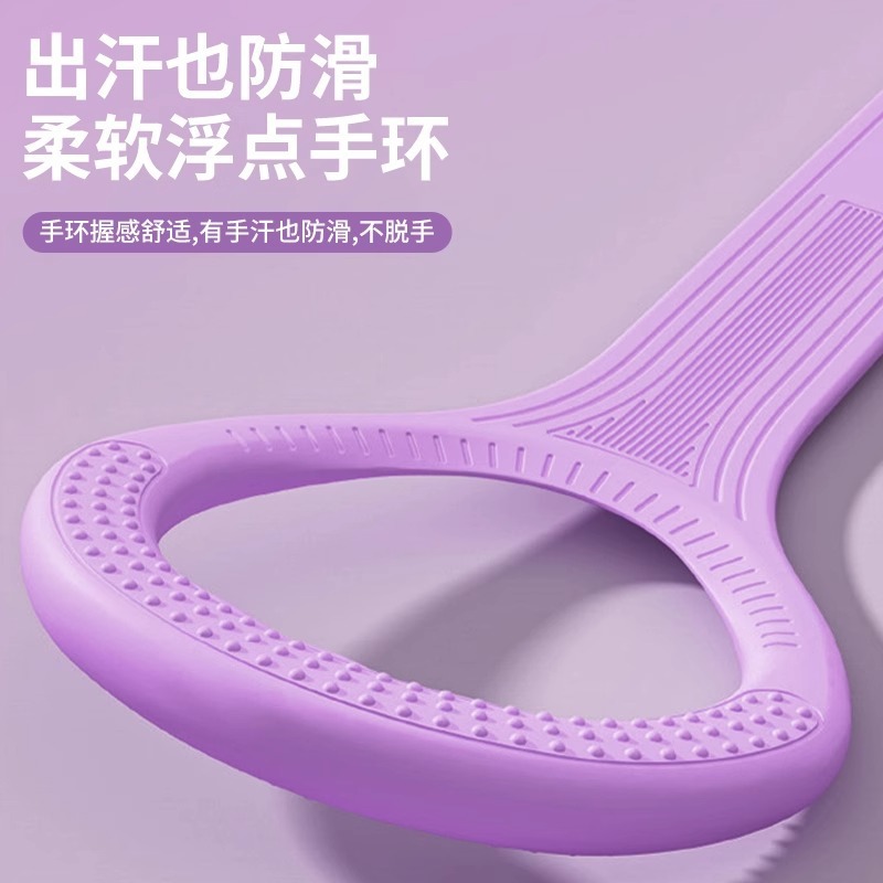 8字のラリーの女性は背中を開けて練習します。|undefined