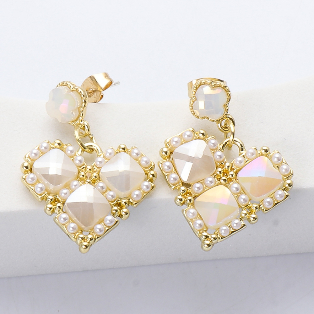 Korean Inlaid Pearl Geometric Heart Earrings display picture 1