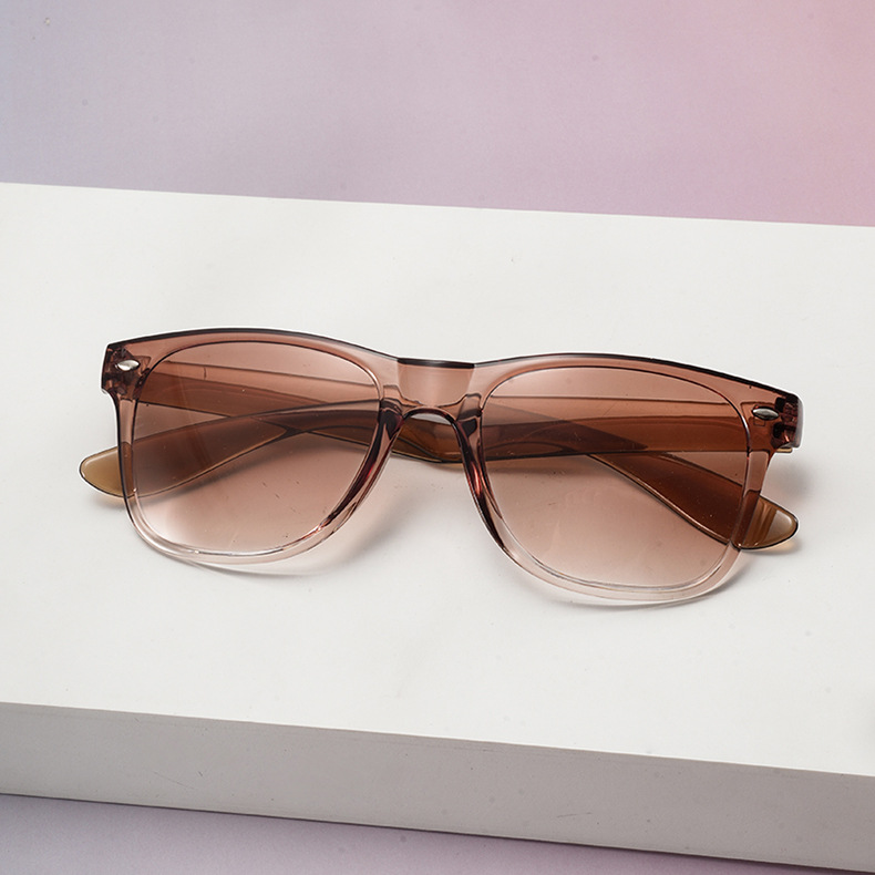 Gafas de sol retro de moda 2025, estilo caramelo con clavos de sombrilla de arroz, venta al por mayor directa de fábrica