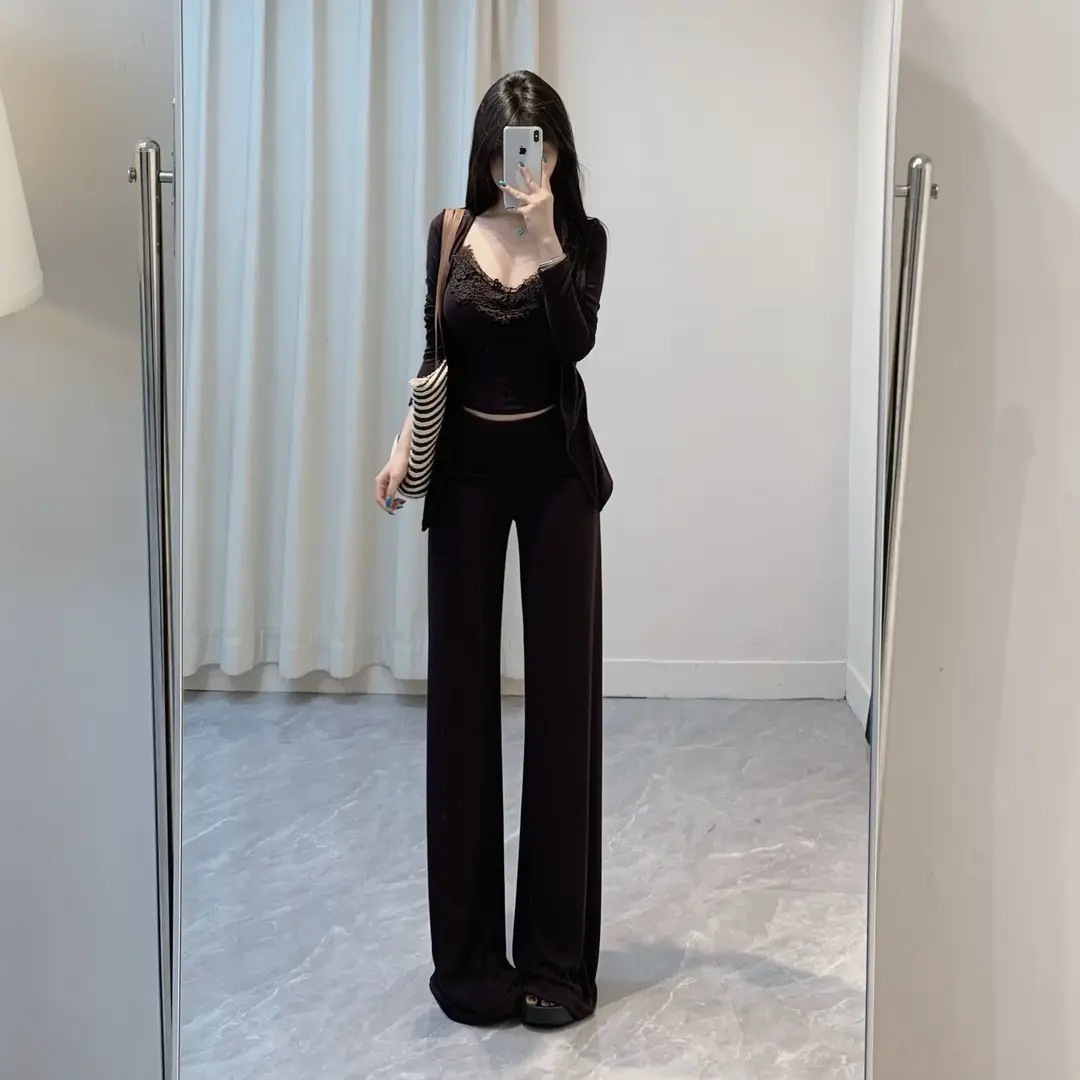 186 Gentle Beauty: Lace camisole with built-in bra, versatile cardigan, and comfortable casual pants – a three-piece set with beaded details