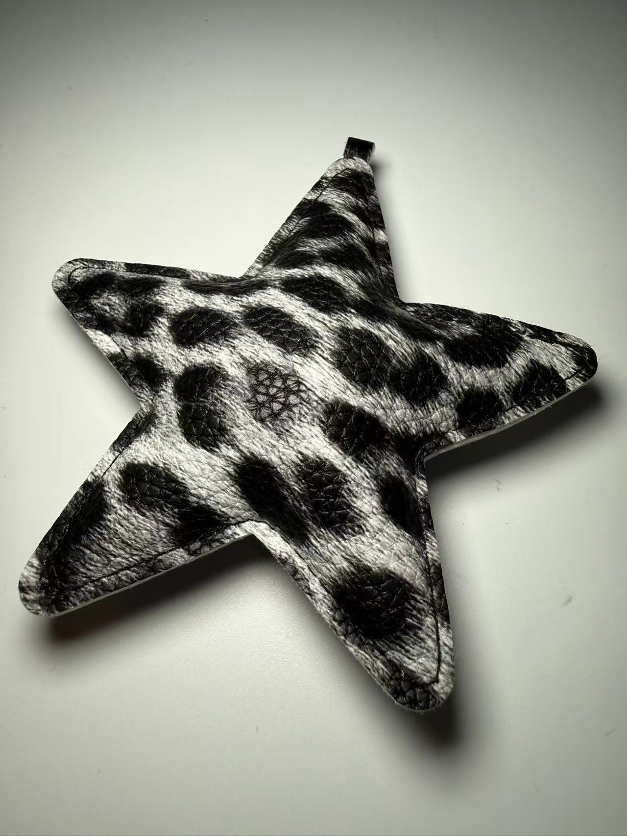 Nuevo color pu relleno de algodón bolsos colgantes diy accesorios estrellas exquisitas estrellas llaveros colgantes de cuero estrellas