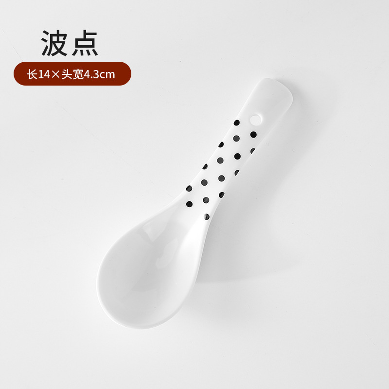 햅번 스타일 폴카 도트