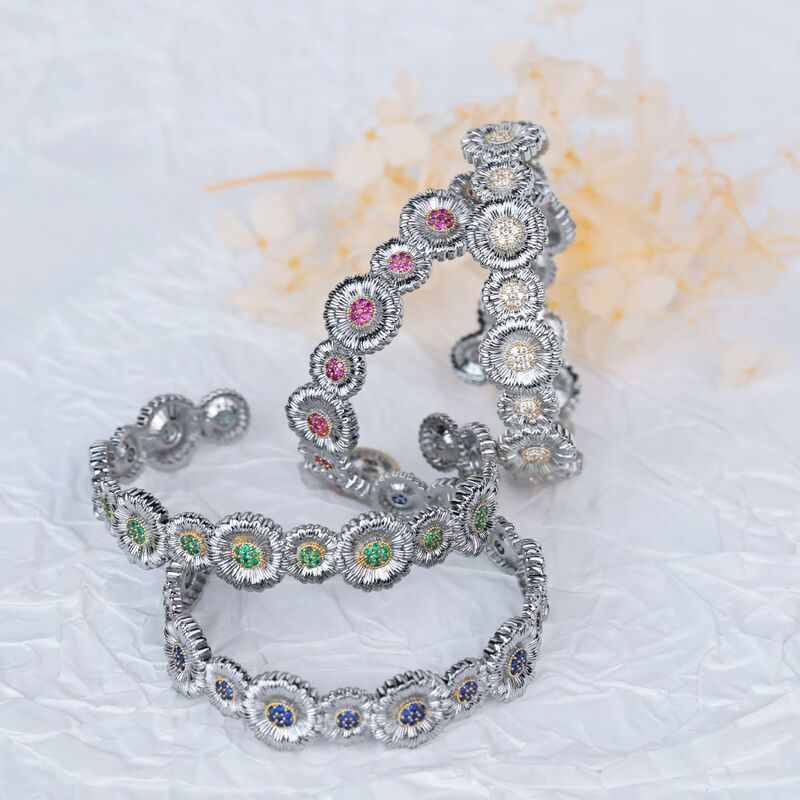 Little Daisy Open Bracelet Women's Italian Craft Retro Palace Style Personalized Fashion Jewelry Two-Color Brushed Bracelet Little Daisy Open Bracelet Women's Italian Craft Retro Palace Style Personalized Fashion Jewelry Two-Color Brushed Bracelet