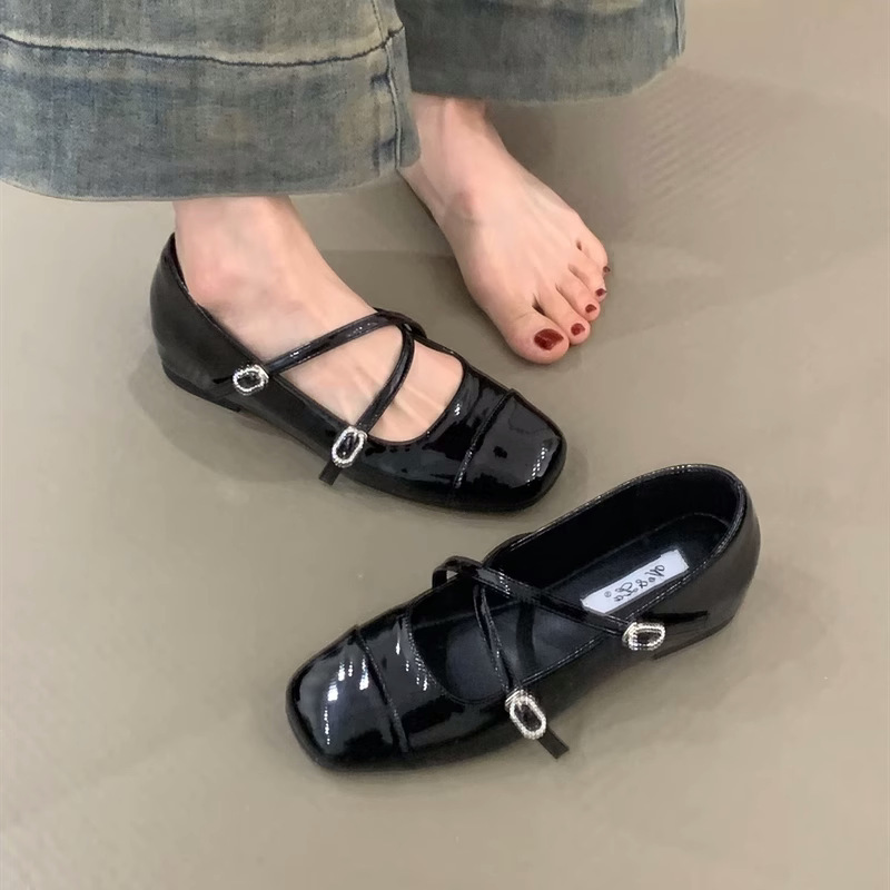 スカート赤、春と秋のインナー高さ、新しい女の子のパテントレザーシューズ2025バックル付きメリージェーンシューズレディースクロス|undefined