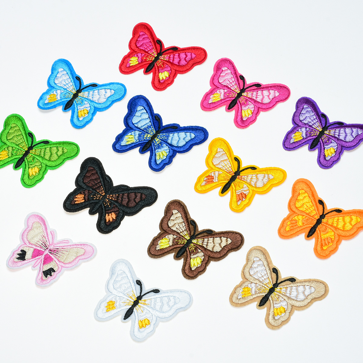 Fábrica directa color mariposa bordado tela pegatinas boutique bordado ropa pantalones reparación agujero con parche adhesivo pegatinas