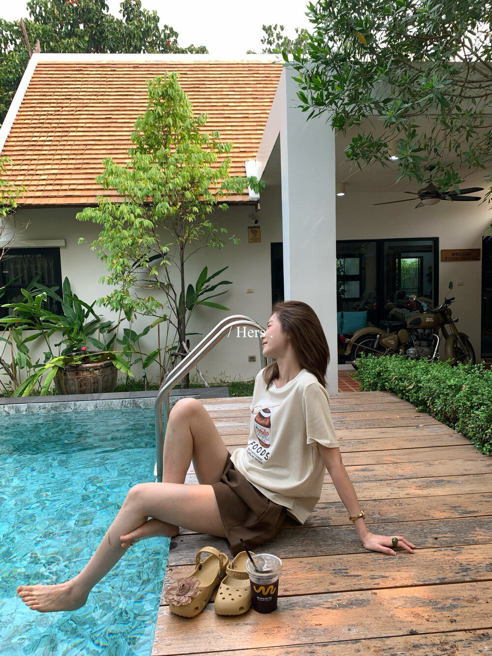 Áo thun nữ cổ tròn in họa tiết sô-cô-la hoạt hình, phong cách Hàn Quốc, form rộng suông — trắng ngà, màu xám, màu mơ chi tiết 22