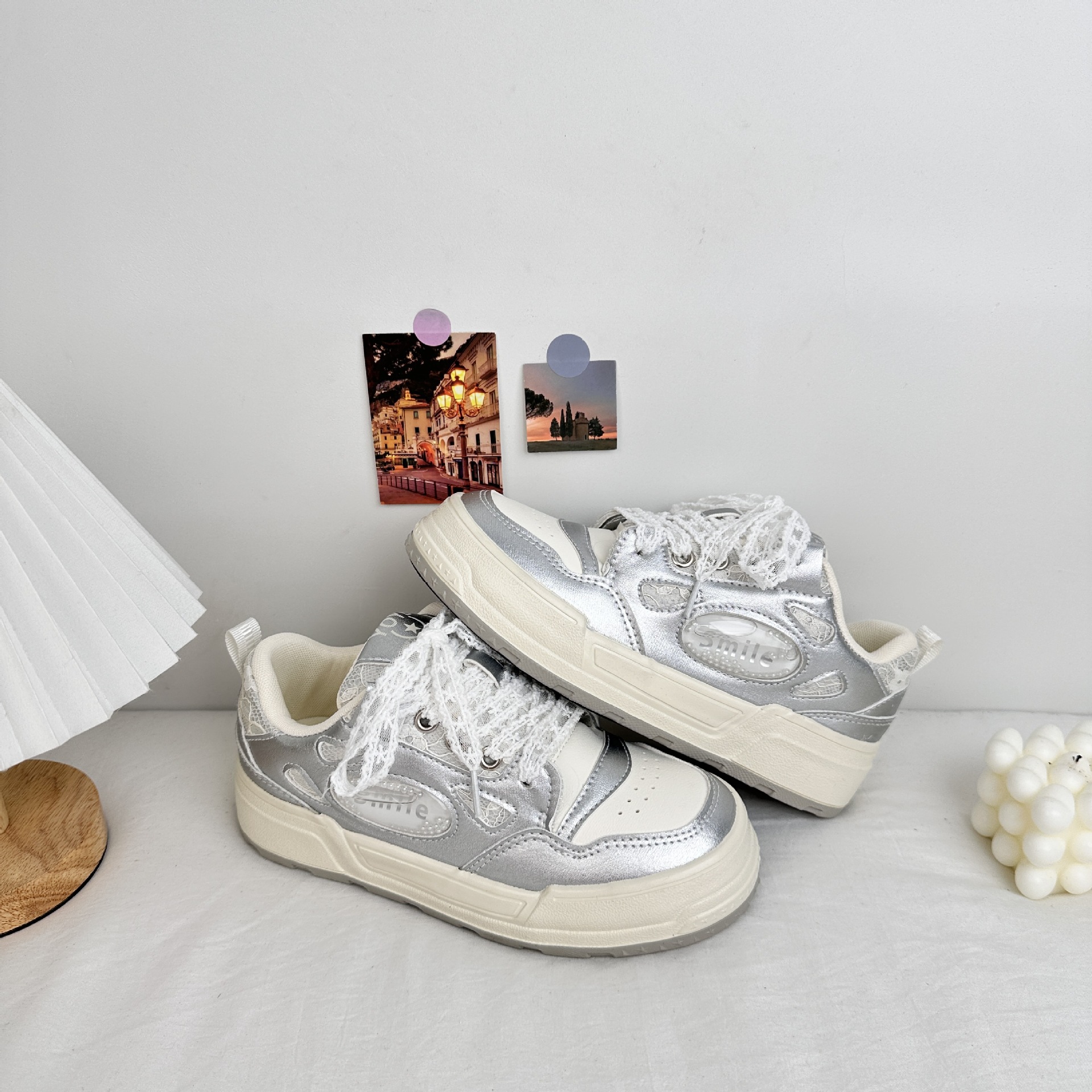 Zapatos blancos de suela gruesa de onda lejana para mujer 2025 primavera nuevos estudiantes casuales todo-fósforo zapatos de lona coreanos para mujer image 8