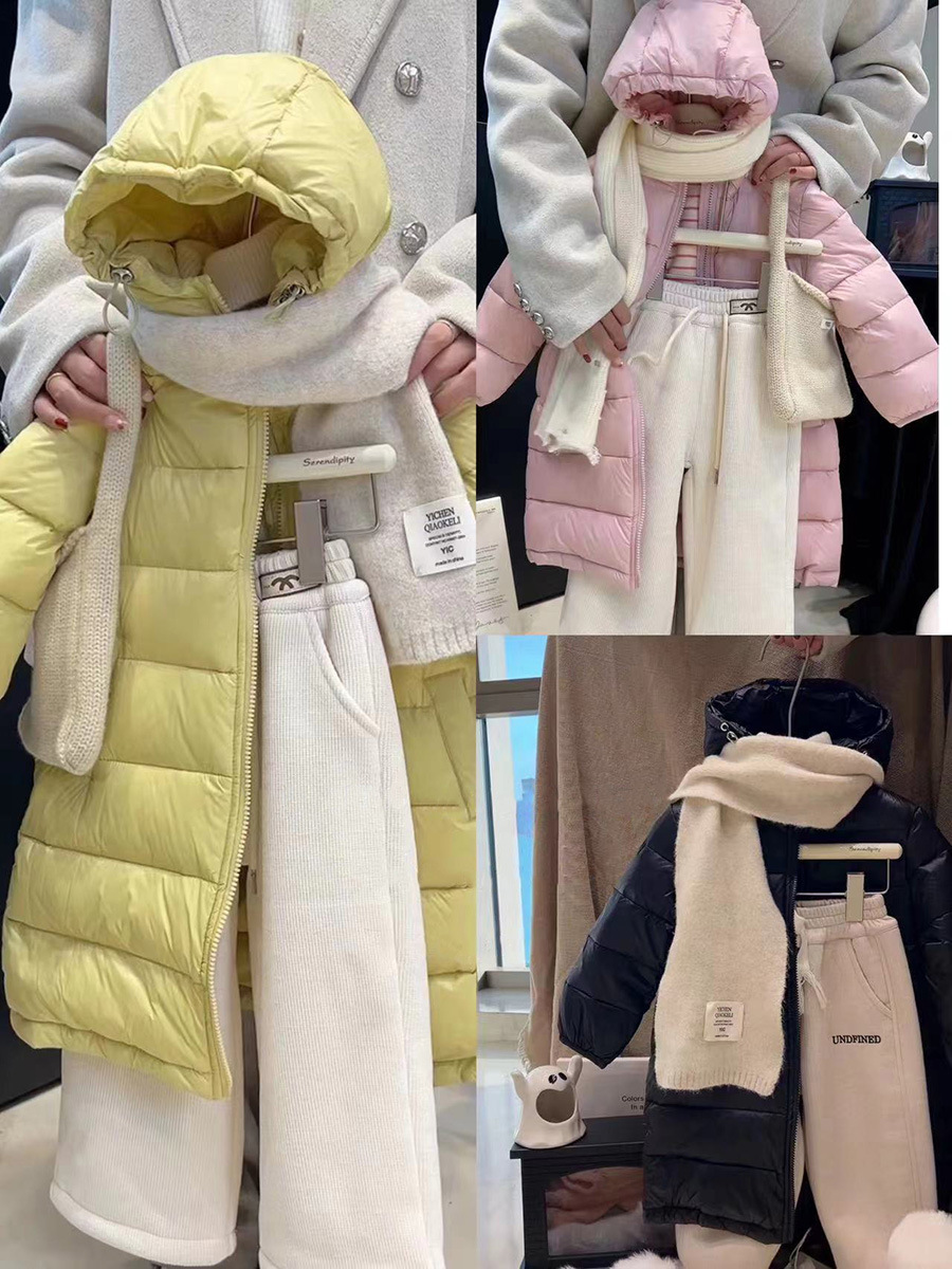 2023 Otoño e Invierno nuevos niños chaqueta con capucha de media longitud cálido color caramelo blanco pato abajo chaqueta entrega de una pieza