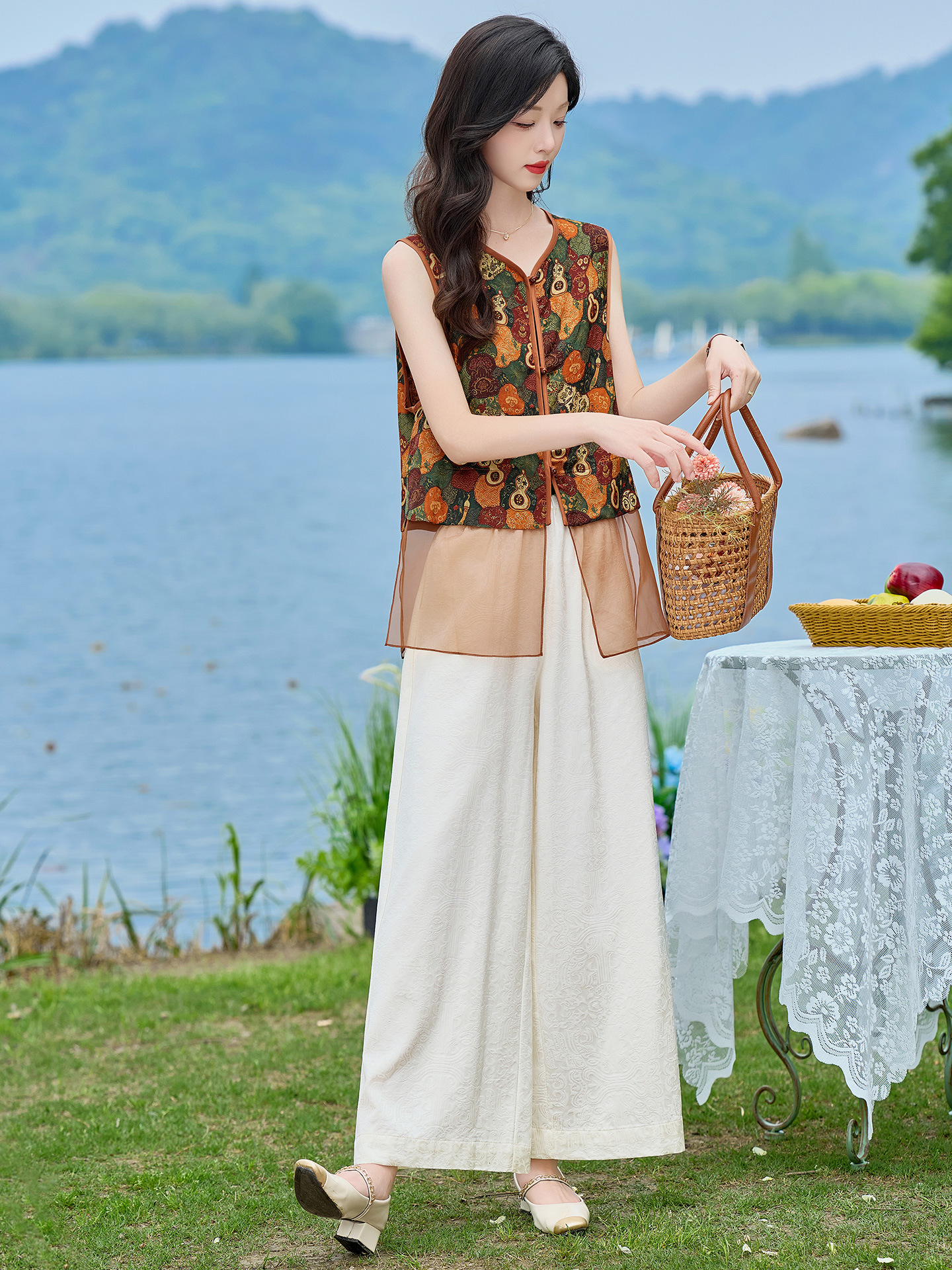 Bộ áo vest gile in họa tiết và quần ống suông phối đồ vintage nữ — Bầu hồ lô, Màu vàng chảy
