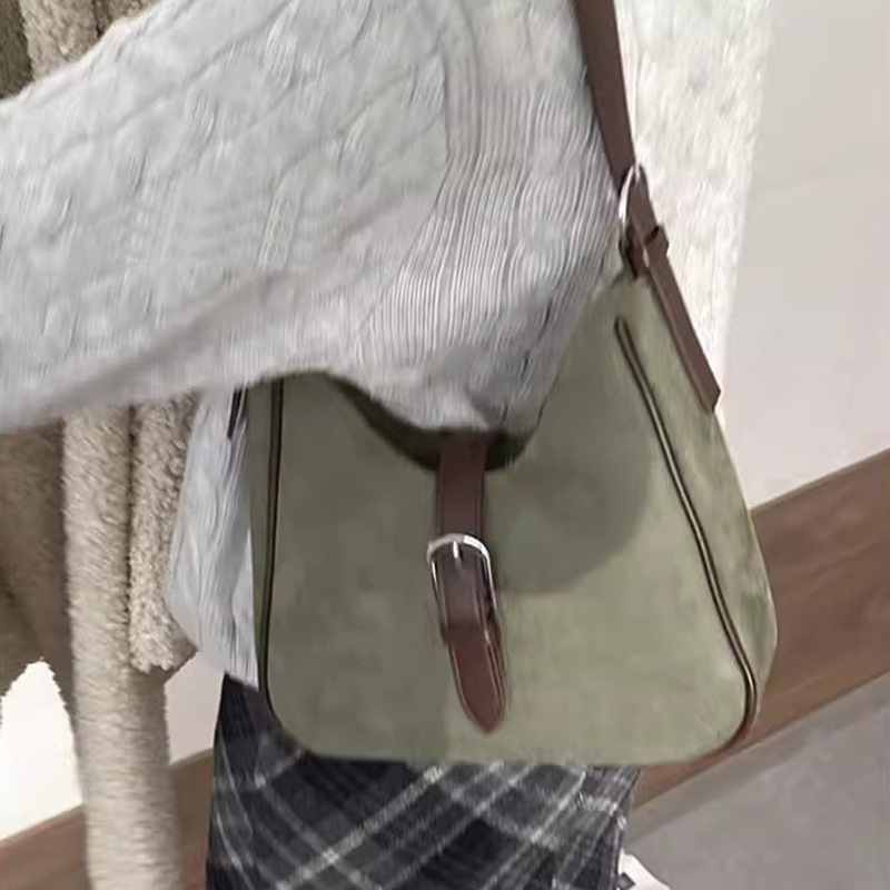 新しいファッションのレトロな鹿の毛皮の毛のわきの下で大容量の通勤バッグの女性の個性の小さい大衆のファッションのショルダーバッグの卸売りを包みます。|undefined