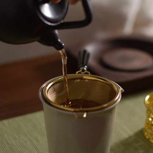 Manufacturer wholesale 304 stainless steel tea leak tea strainer ceramic handle tea filter tea infuser tea set accessories