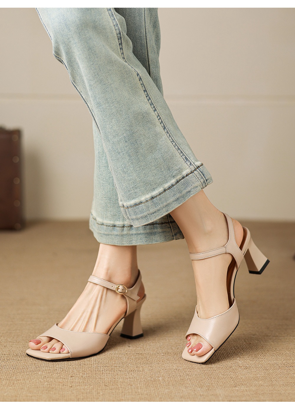 Sandal cao gót nữ mũi vuông hở ngón chân, quai một chữ, gót thô 9 cm — màu trắng ngà chi tiết 18