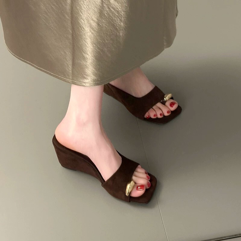 Thick-Soled Height-Increasing Wedge Toe-Ring Sandals for Women, Summer 2026 New Style, Very Attractive Women's Beach High-Heeled Sandals