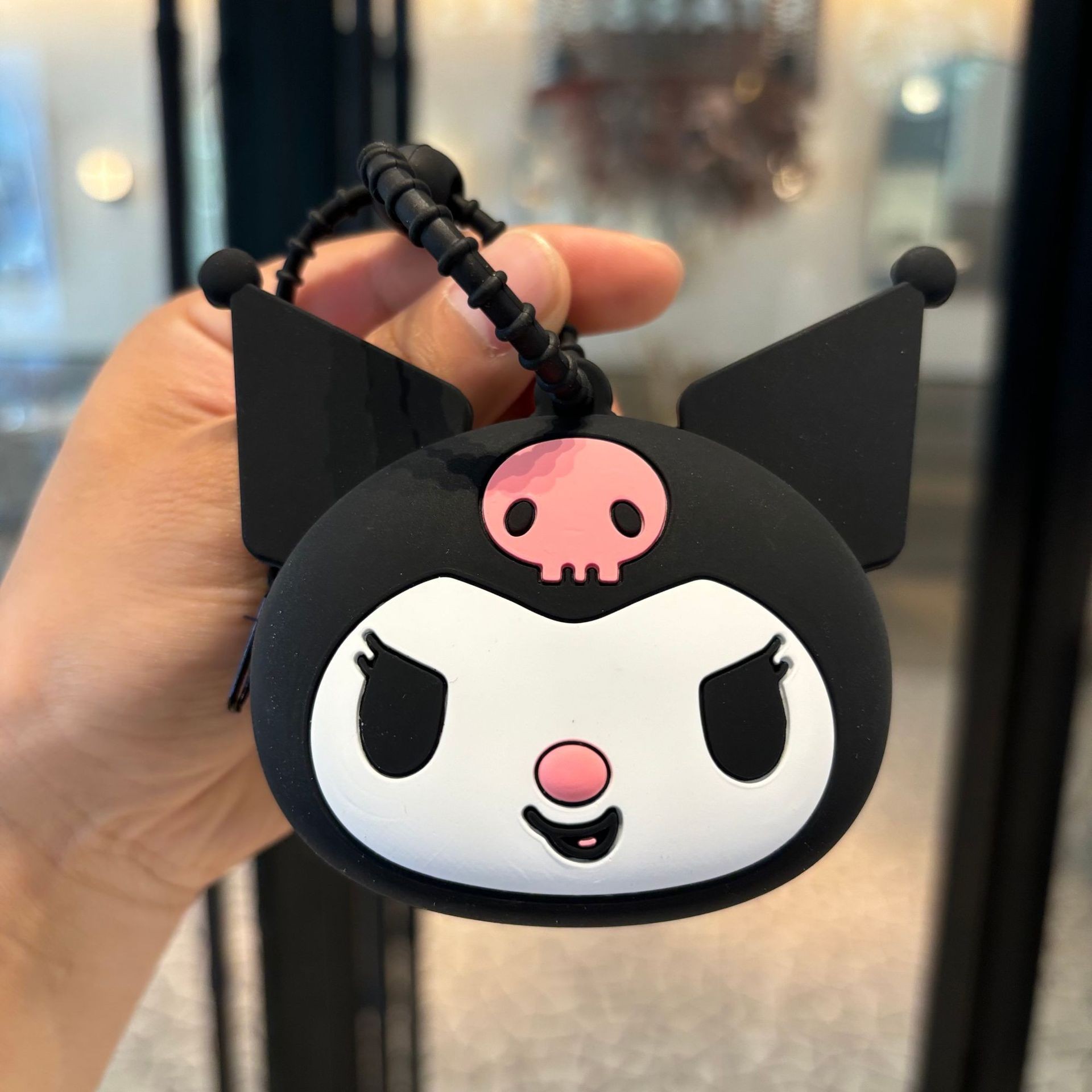サンリオの小銭入れのキーホルダーが可愛いです。