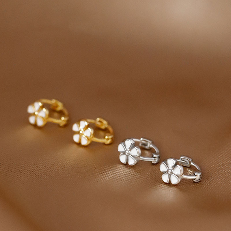 Orecchini a cerchio fiore margherita per donna design oro_voghion.com
