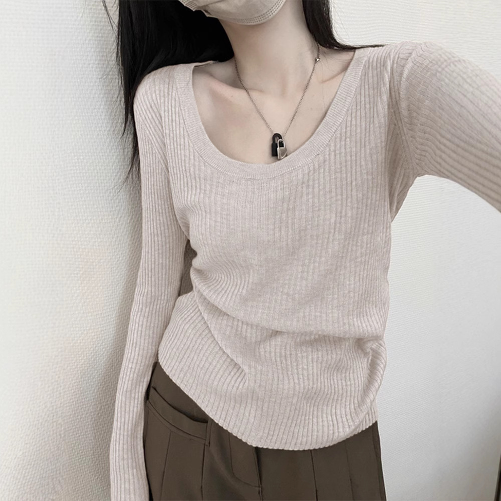 가을 2024 년 새로운 긴 소매 니트 탑 로우 칼라 바닥 셔츠 여성의 가을과 겨울 올해의 인기있는 작은 셔츠