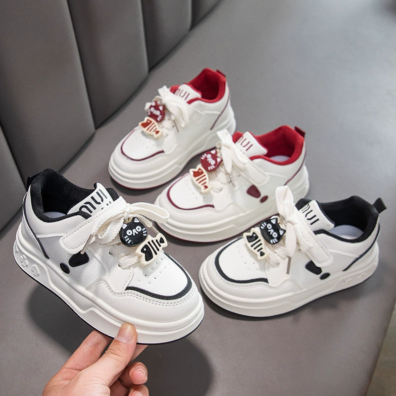Детские кроссовки нового стиля 2025 весна и осень, удобная и дышащая повседневная обувь для мальчиков и девочек, белые туфли, модная детская обувь, универсальная
