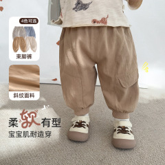 子供の無地カジュアルパンツ 2025 新しい秋ベビー韓国スタイル秋パンツ男の子のファッショナブルな織りオーバーオール