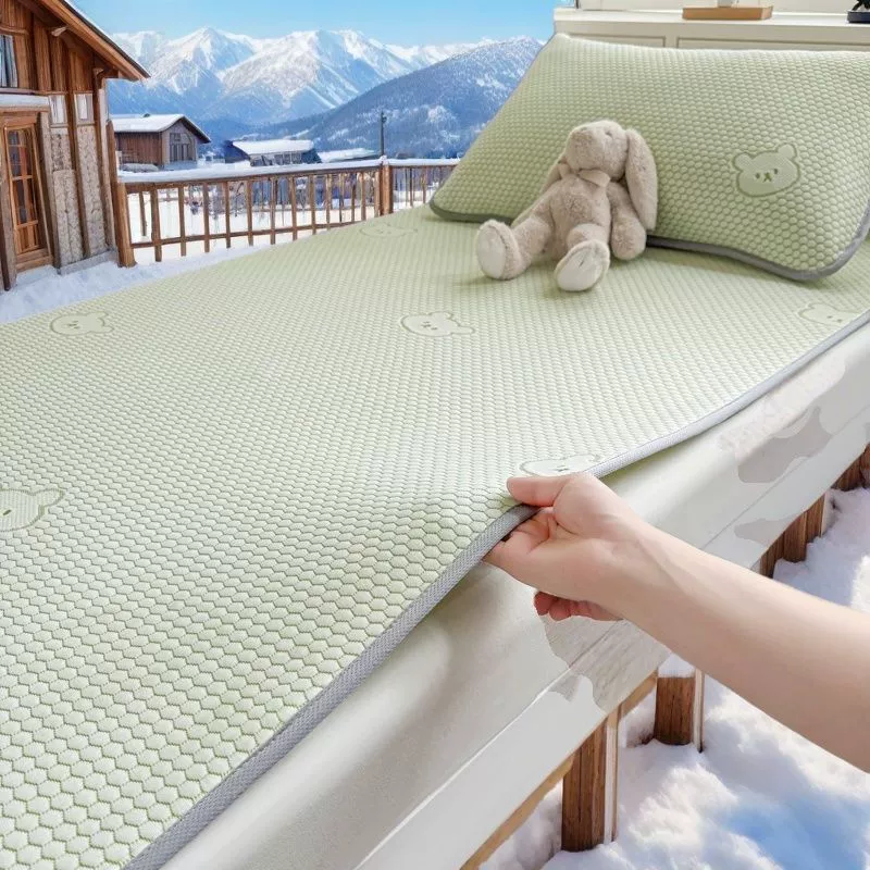 Коврик из ледяного шелка класса А с рисунком из мультфильма, студенческое общежитие, односпальная и двуспальная кровать 1,8, детский летний коврик 90x190 на кампусе