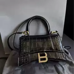 B Brand Hourglass Bag for Women 2026 Spring/Summer New Model High-End Niche Baguette Underarm Bag Crossbody Handbag Cross-Border