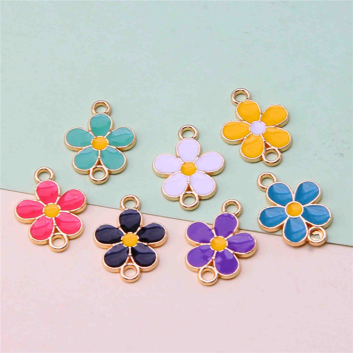 Colgante de doble colgante de aleación de goteo de aceite unilateral de cinco pétalos de flores coloridas flores DIY para hacer orejas colgante material de colgante de pulsera