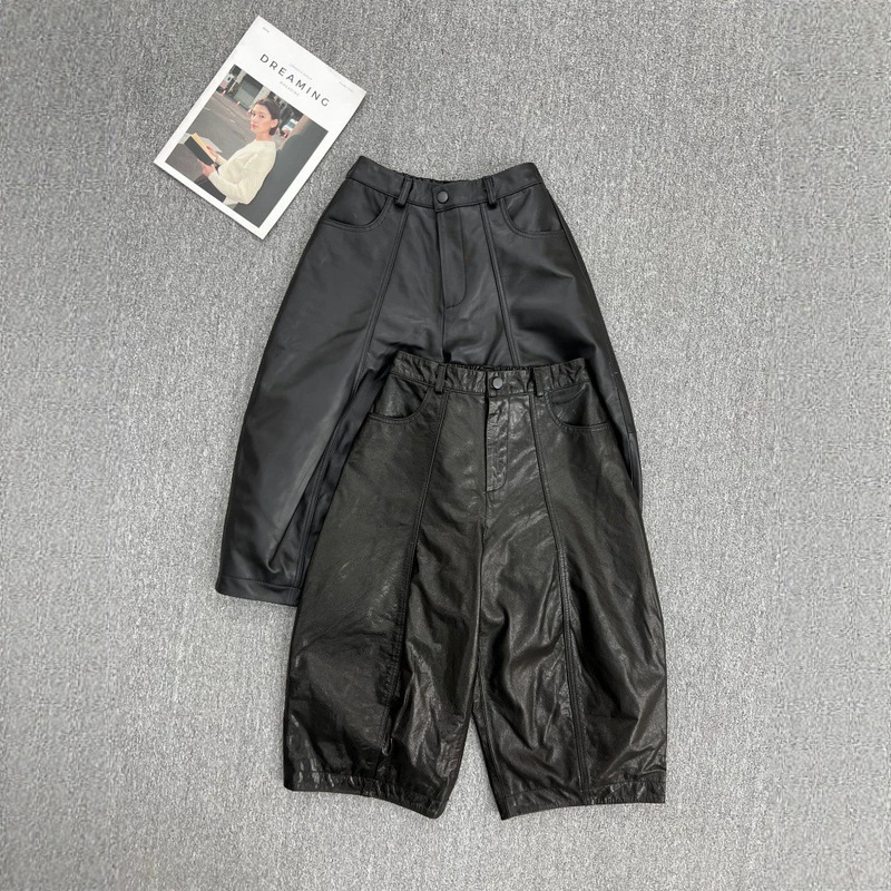 Autumn new collection: women's genuine leather pants, made from sheepskin and waxed leather, featuring a cropped length, high waist, elastic waistband, and a casual, loose, wide-leg design Autumn new collection: women's genuine leather pants, made from sheepskin and waxed leather, featuring a cropped length, high waist, elastic waistband, and a casual, loose, wide-leg design
