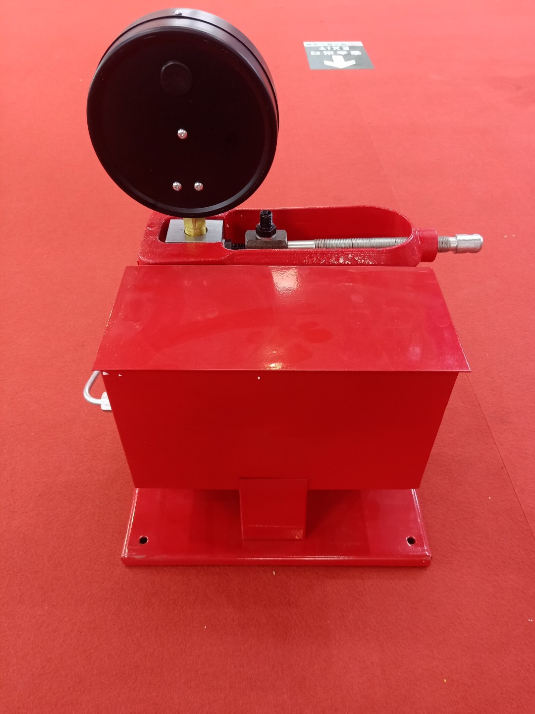 Automotive and tractor diesel injector calibrator, injector testing tool, hand-operated injector pressure tester