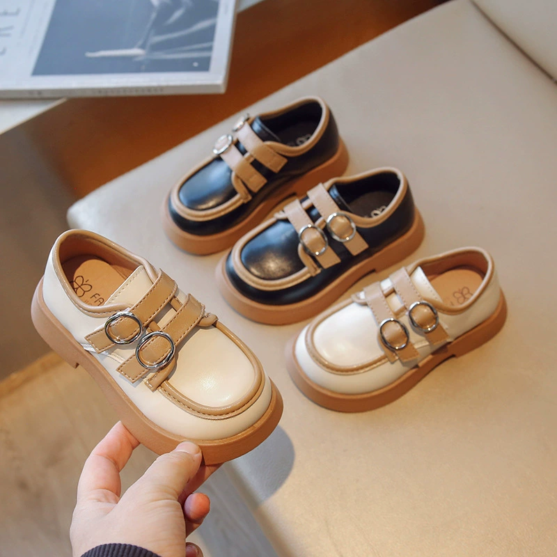 Детская однотонная обувь 2023 г. Весенняя Новая черная кожаная обувь в студенческом британском стиле Маленькая, средняя и большая детская обувь для детей