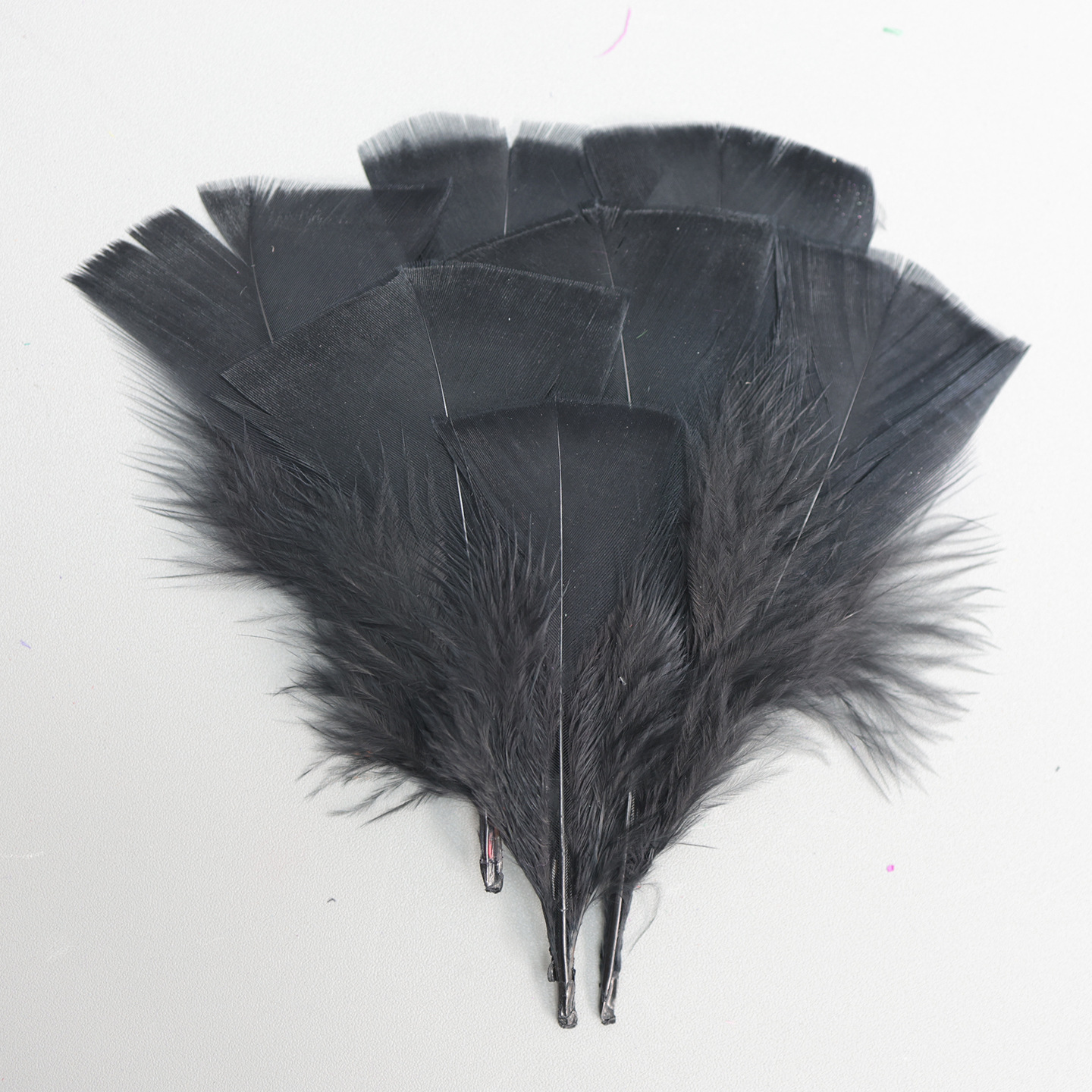 Plumas negras al por mayor diy materiales hechos a mano bolsas accesorios accesorios para niños jardín de infantes creativo curso de arte