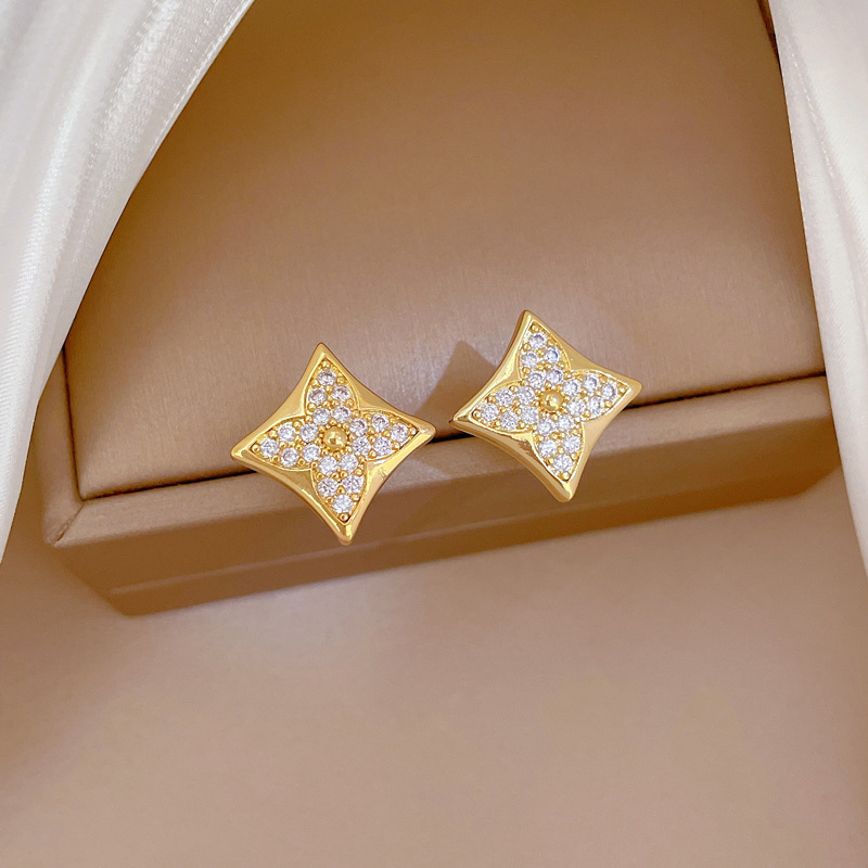 【 Titanium Steel 】 Necklace and earring set, light luxury diamond-shaped four-leaf flower full diamond, personalized and elegant banquet earrings and necklace set pic 17
