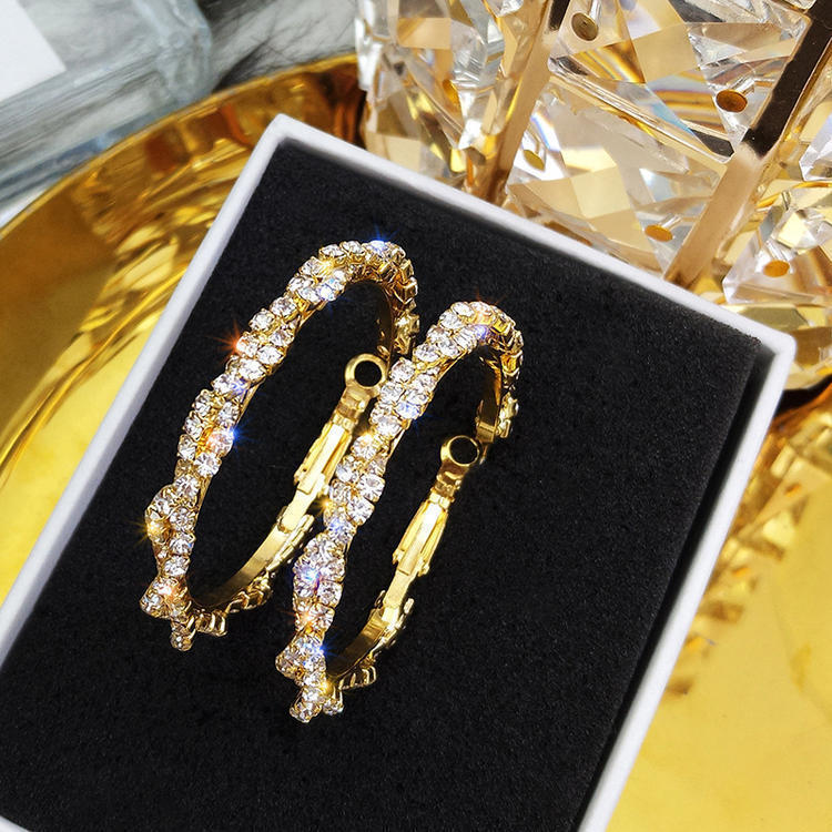 Universal elegant earrings