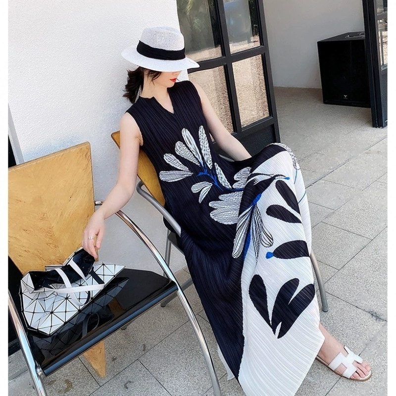 Летнее платье Miyake с плиссировкой и принтом 2025 года, европейский и американский высококлассный бренд, курортный стиль, длинное платье для пляжа, стройнящее