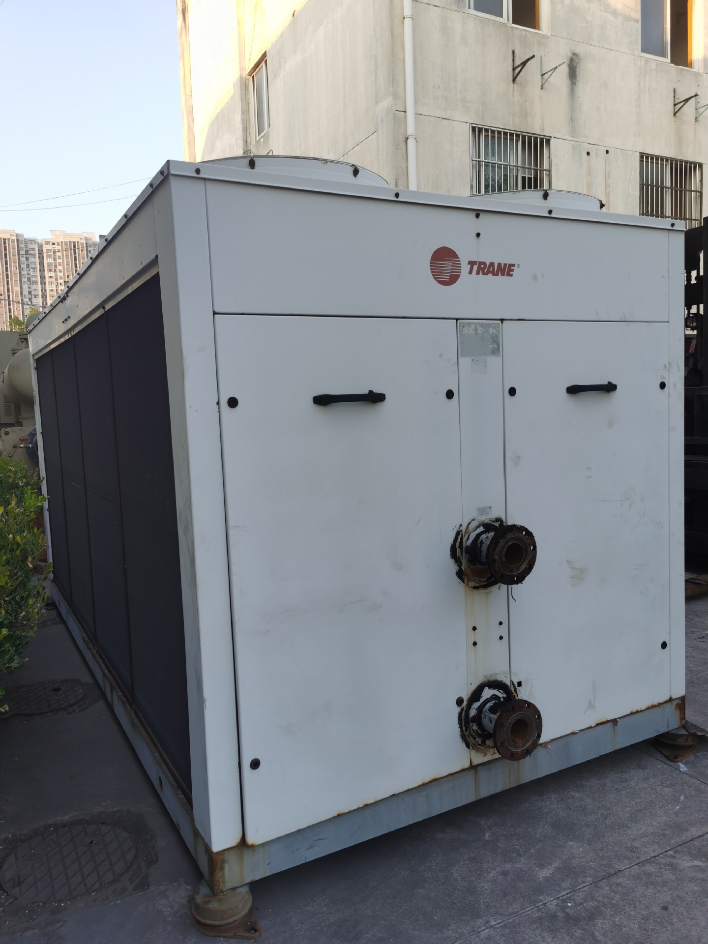 出售特灵螺杆式风冷热泵260kw/74冷吨二手中央空调