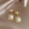 [Ear clip style] Gold edge imitation pearl and diamond ear clip style