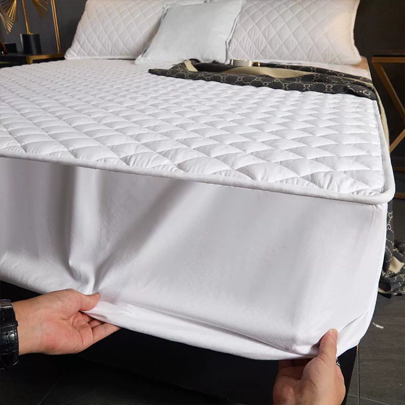 Sheet, quilted bedspread, mattress, non-slip protective case