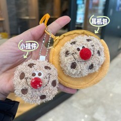新しいカピバラのぬいぐるみのミニバッグが可愛いです。