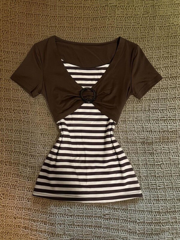 Retro Y2K Hot Girl Brown Striped Short Sleeve T-Shirt for Women with Waistcoat Buckle Design, Faux Two-Piece Slim Fit Top Retro Y2K Hot Girl Brown Striped Short Sleeve T-Shirt for Women with Waistcoat Buckle Design, Faux Two-Piece Slim Fit Top