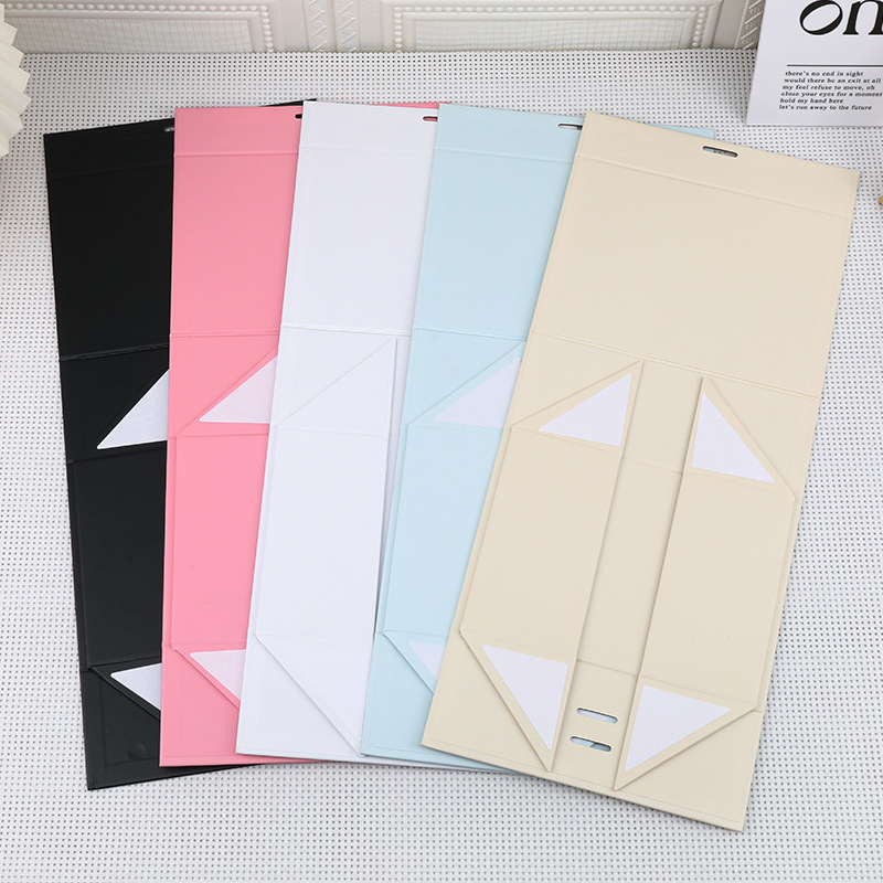 Caja de regalo plegable de absorción magnética simple caja de embalaje de perfumes cosméticos caja de cartón de boda una pieza plegable caja de regalo