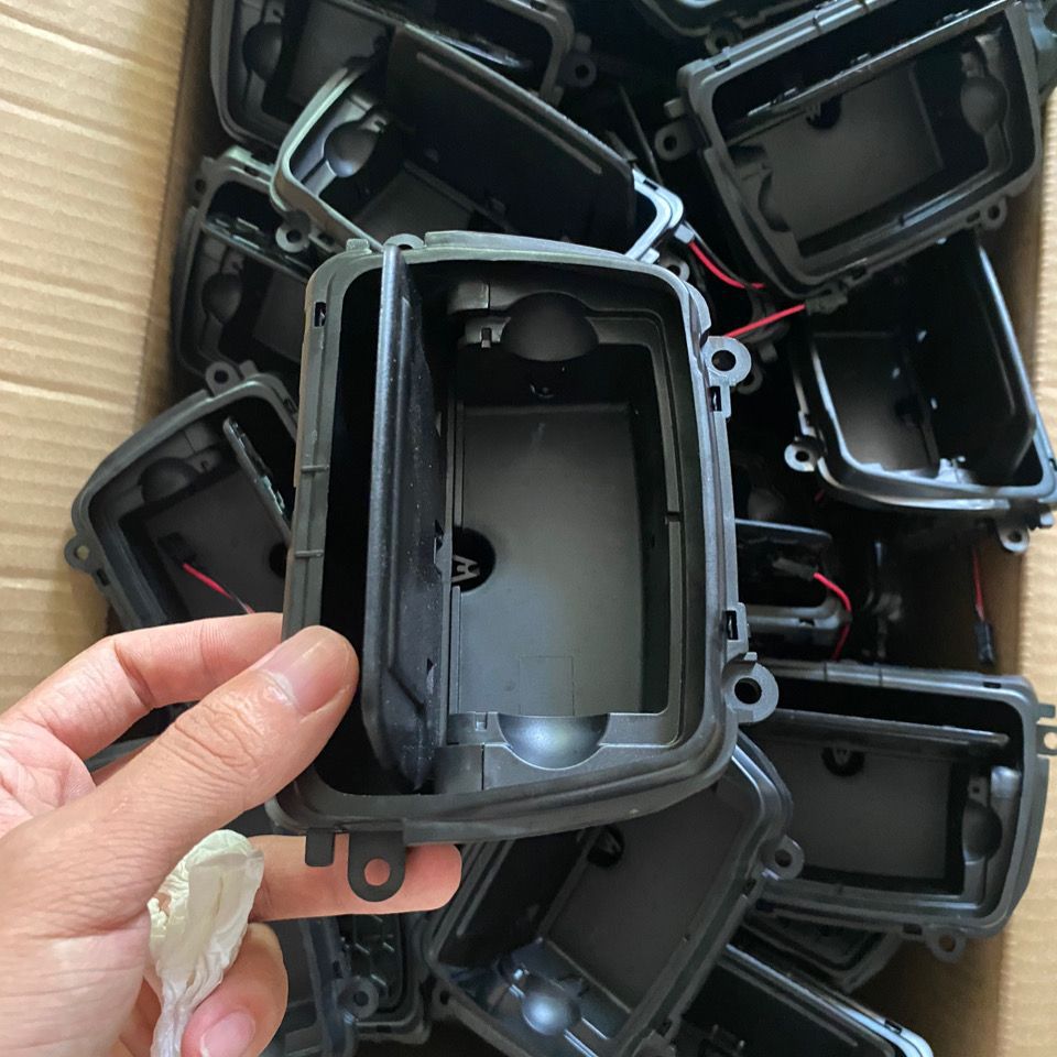 Suitable for BMW 5 Series ashtray box 520 523 525 528 530 535 Central control armrest box ashtray cover