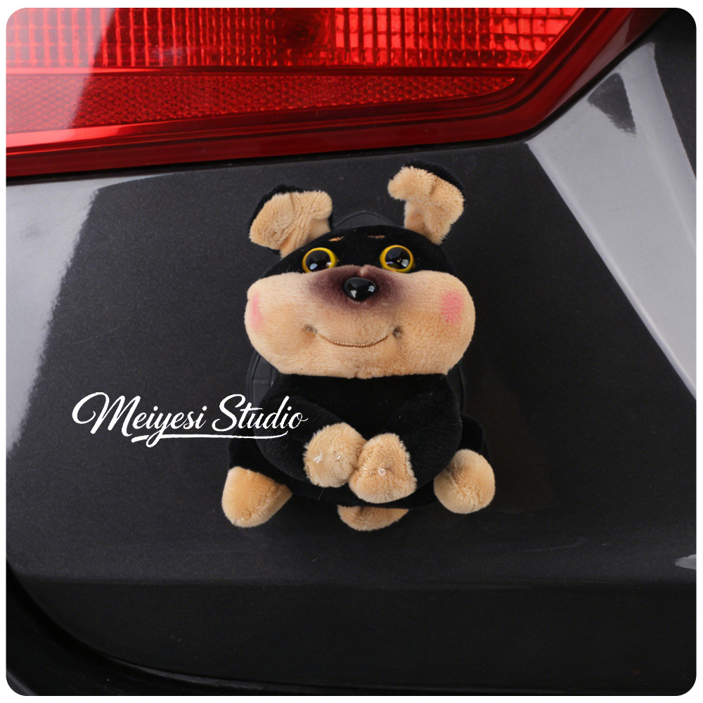 Colgante de cola de automóvil Bauleta de automóvil Colgante de cola de muñeca lindo dibujo animado fresas oso de motocicleta Decoración muñeca
