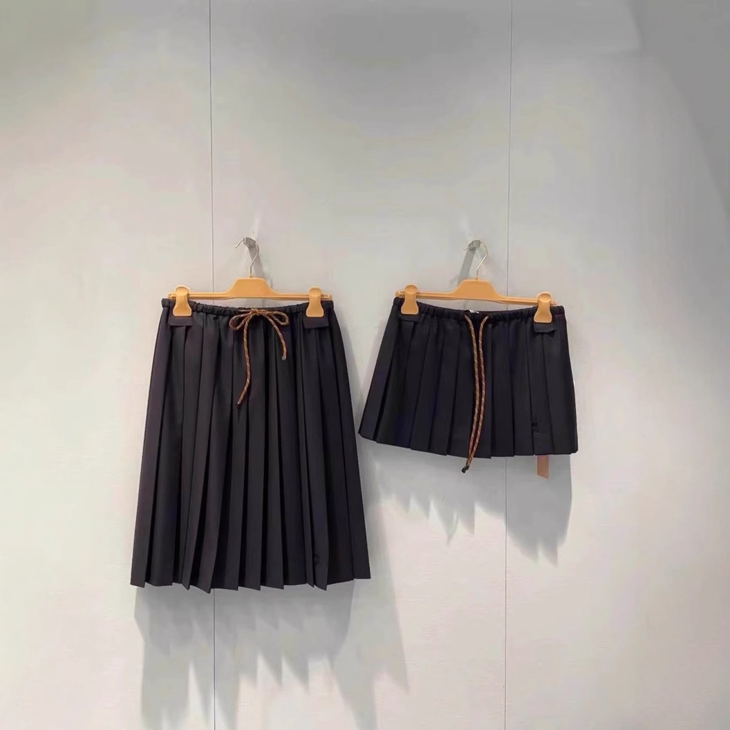 Nanyou Women's 2024MIU Home Hair Skirt Low Waist Small Short Design Upper Body Elegant Comfortable Age Reduction