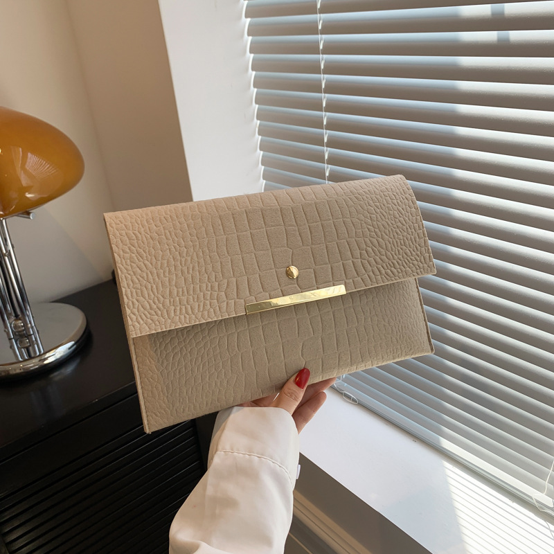 Niche Design Fashion Trendy Envelope Bag 2024 Summer New Retro Handheld Women's Bag This Year's Popular Clutch Bag
