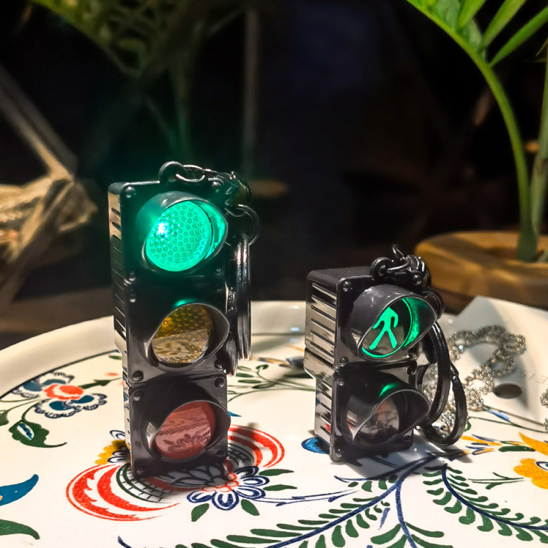 两灯三灯电子红绿灯钥匙扣背包挂件迷你可爱人行灯LED发光钥匙扣