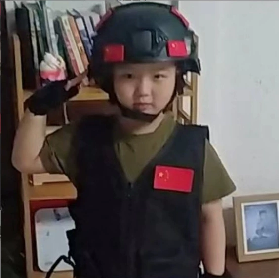 Children's black helmet