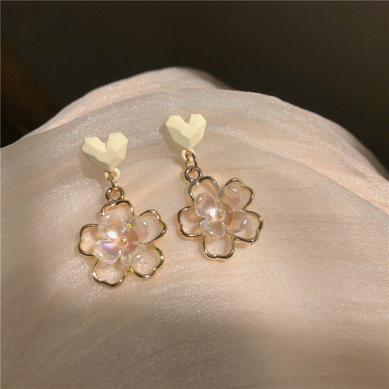 Ultra cents!transparent Flower Ear Studs white Peach ins A small minority Sense of design French grace Earrings Earrings