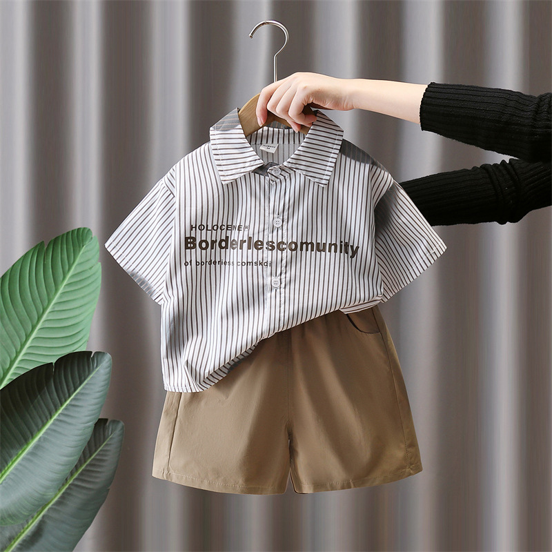 7142 Traje de camisa para niños Verano delgado 2025 Nuevo estilo Camisa de manga corta para niños Traje de dos piezas de verano para niños guapos