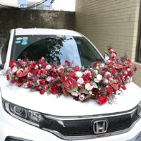 Тёмно-красный свадебный автомобиль класса люкс с высококачественной цветочной композицией на капоте, большая V-образная свадебная композиция в китайском стиле, искусственные цветы.