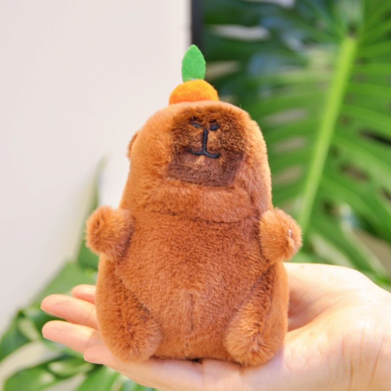 漫画風ぬいぐるみ柿の葉を振るカピバラのペンダント、カピバラのおもちゃ、人形、バッグ飾り、キーホルダー、柔らかくて可愛い|undefined