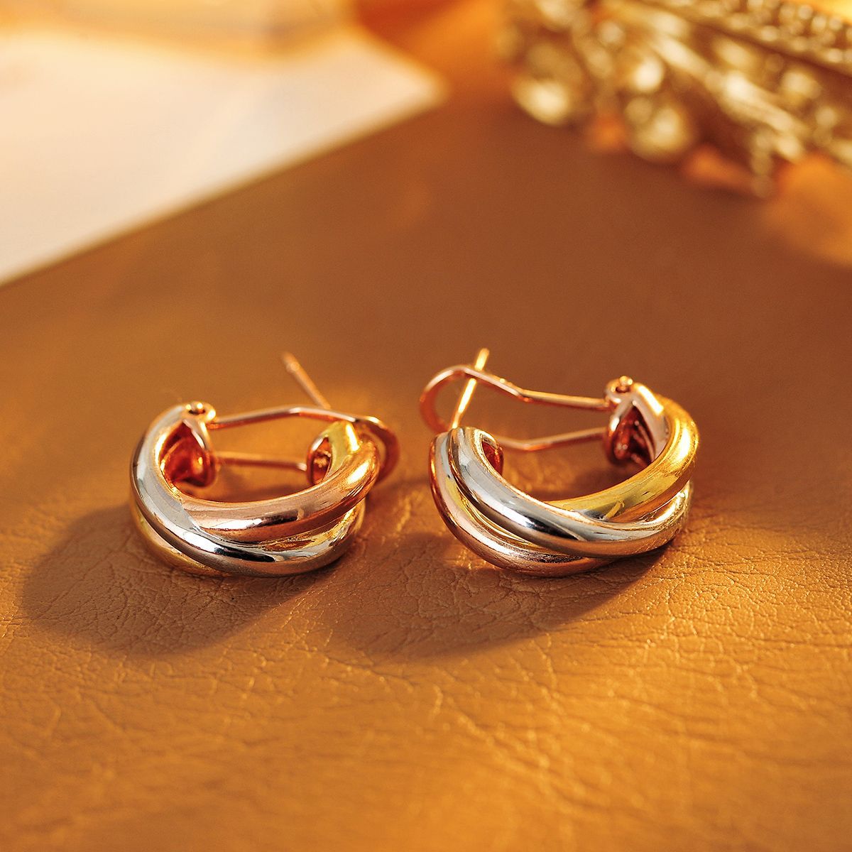 高品質ライブ配信モデル、売れ筋、色落ち防止、新作、ファッショントレンド、定番三連三色C型イヤリング、卸売、代発送